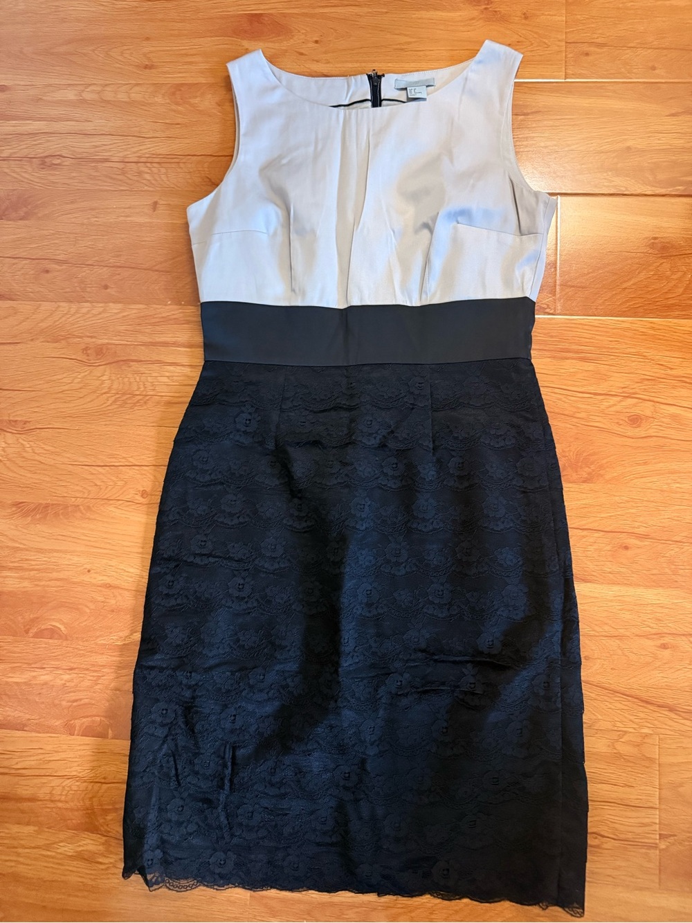 H&M size 8 M Two-Tone Lace Sheath Dress - Black & Light Gray